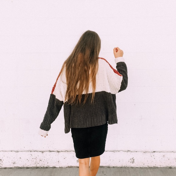 Only TWO LEFT! 💓 The ILONA Striped Block Sweater - Picture 6 of 8